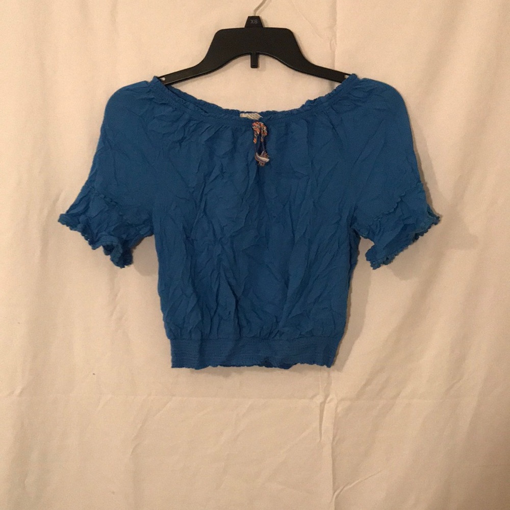 Blue cropped top with 1/4 sleeve